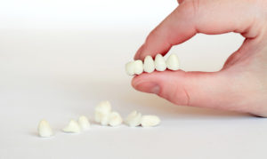 Как зуб подготавливают для протезирования коронками?
