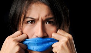 Какие причины неправильного запаха из полости рта?